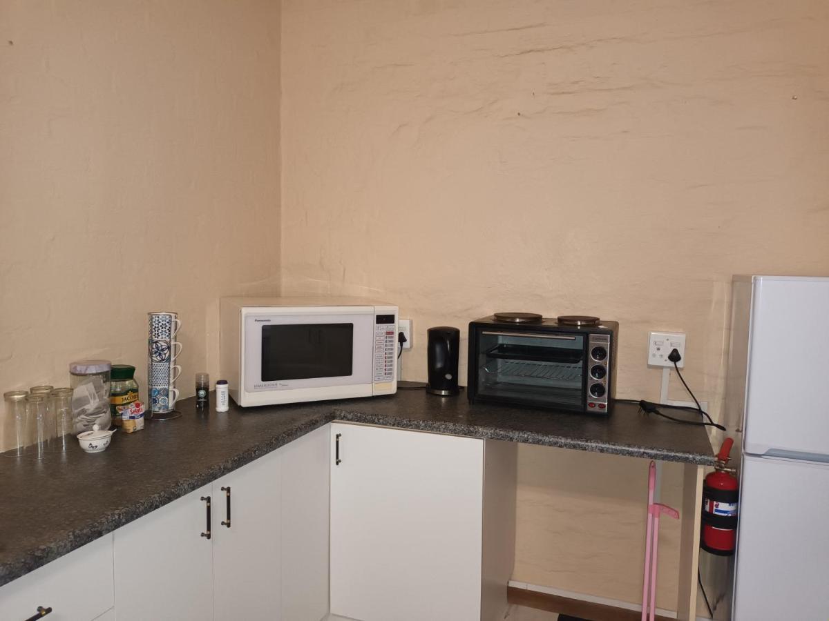 Peaceful 1-Bedroom Granny Flat In Sunnyside Grahamstown Buitenkant foto